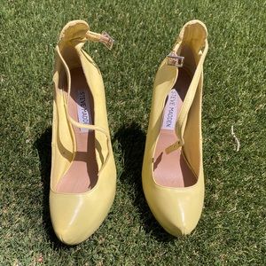 Pastel yellow pumps